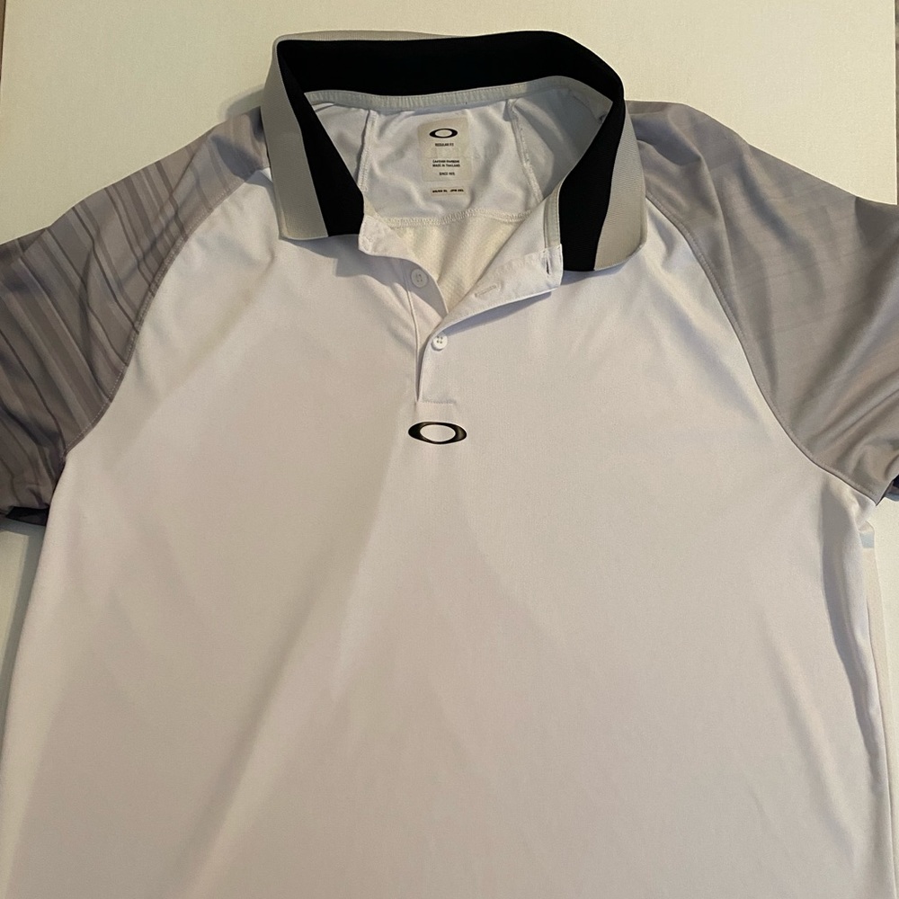 Men’s Oakley white/ gray polo shirt